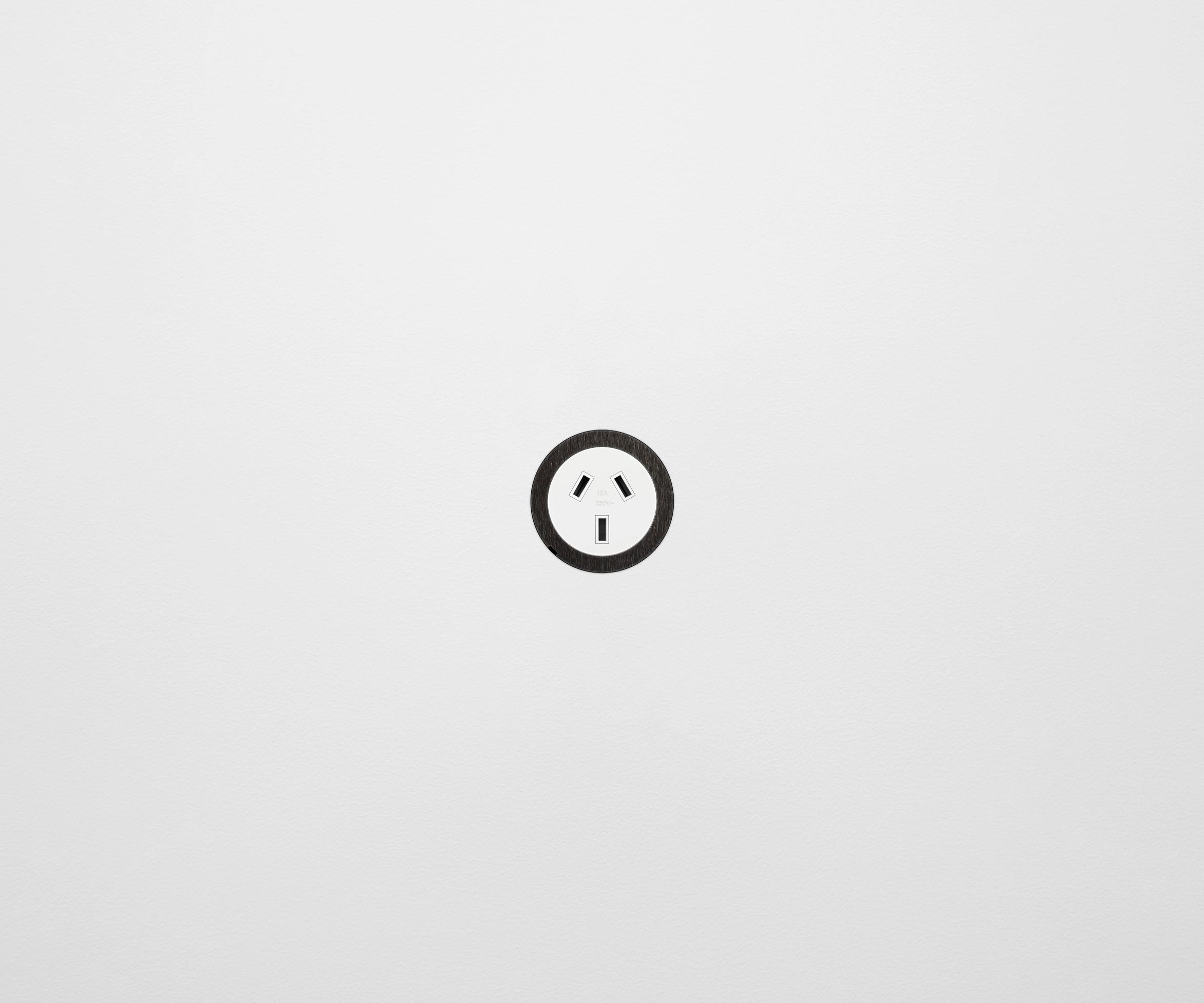 ZETR Single Outlet Flat Pin Faceplate Black Steel, White - WHITE - 48-O-FPE-W-BS7
