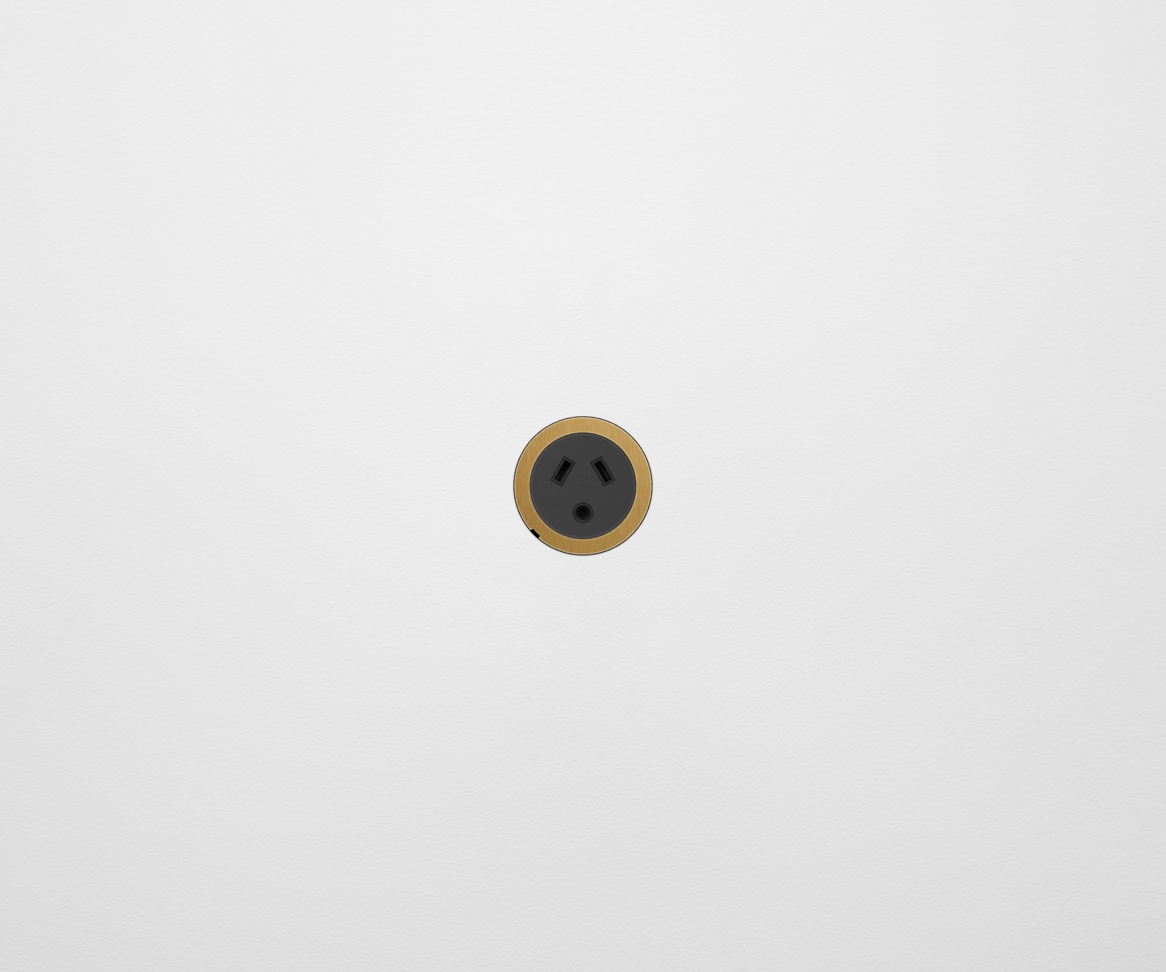 ZETR Single Outlet Round Pin Faceplate Brass, Black - BLACK - 48-O-RPE-B-BR5